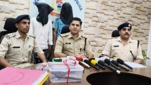 Jamshedpur Crime News: कदमा में लोडेड देशी कट्टा के साथ दो युवक गिरफ्तार, आईफोन और दो गोलियां बरामद