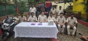 Saraikela Crime News: सरायकेला में रात की गश्ती के दौरान दो शातिर चोर गिरफ्तार, बैटरी-मोबाइल समेत चोरी के औजार बरामद Saraikela Crime News: सरायकेला में रात की गश्ती के दौरान दो शातिर चोर गिरफ्तार, बैटरी-मोबाइल समेत चोरी के औजार बरामद
