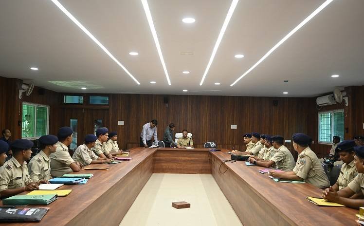 Jamshedpur News: जमशेदपुर में लंबित आपराधिक मामलों पर SSP सख्त, जांच में तेजी लाने के दिए निर्देश