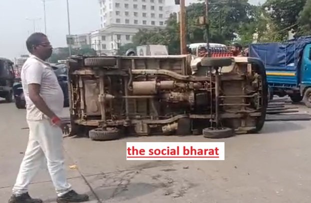 Adityapur Breaking: आदित्यपुर में एंबुलेंस और छोटा हाथी वाहन के बीच जोरदार टक्कर, पलटा वाहन