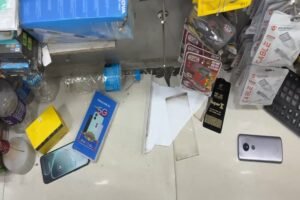 Jamshedpur Crime News: मानगो में मोबाइल की ईएमआई को लेकर हंगामा, 6 से 7 नकाबपोश युवकों ने दुकान में की तोड़फोड़ और मारपीट, गल्ले से 60 हजार रुपये ले जाने का आरोप