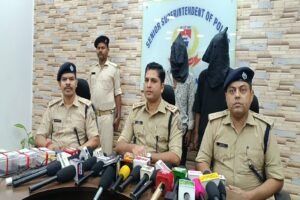 Jamshedpur Crime News: परसुडीह में मोबाइल छिनतई के आरोप में दो गिरफ्तार, iPhone 15 Pro Max समेत कई फोन बरामद Jamshedpur Crime News: परसुडीह में मोबाइल छिनतई के आरोप में दो गिरफ्तार, iPhone 15 Pro Max समेत कई फोन बरामद